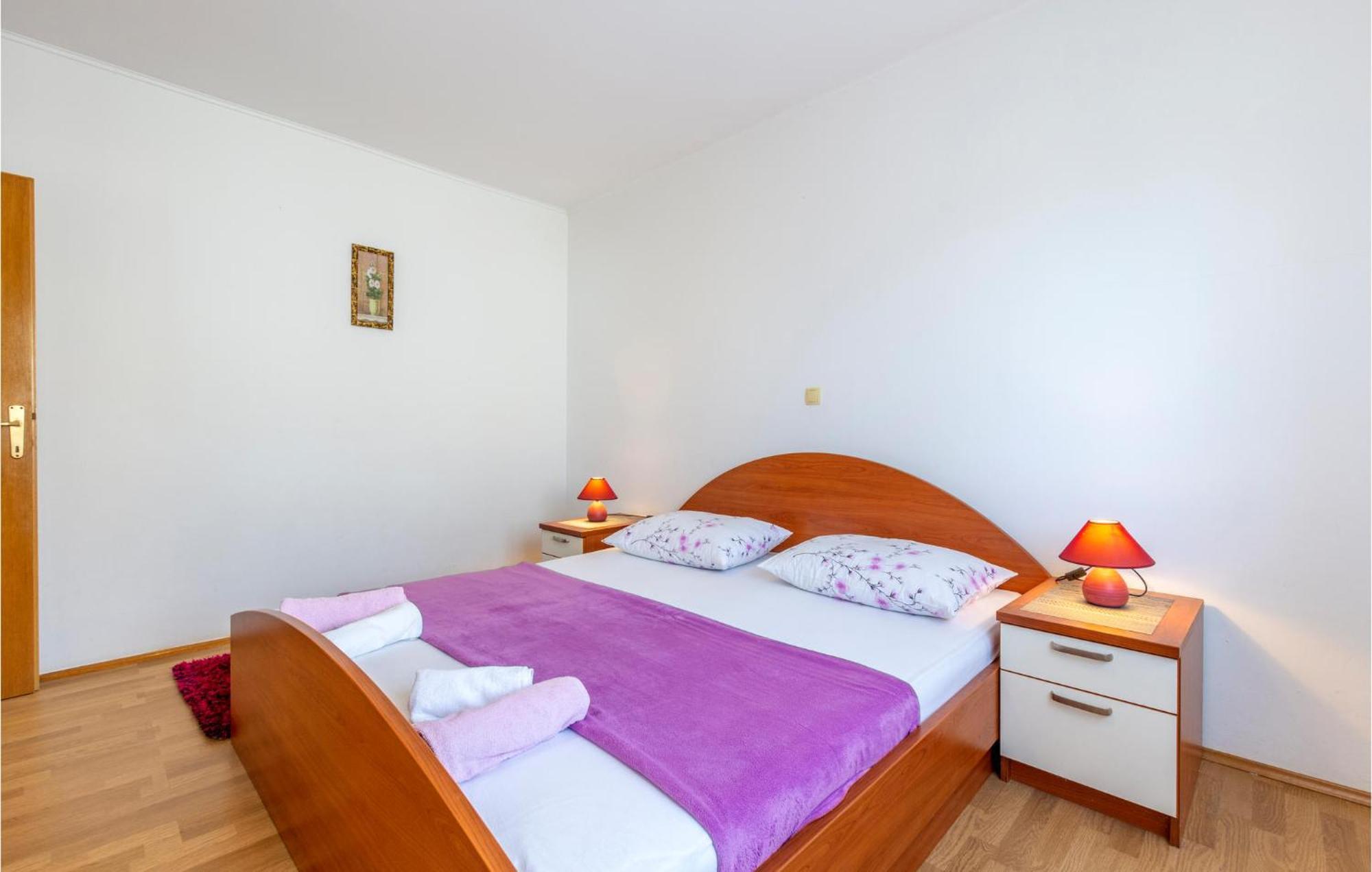 1 Bedroom Beautiful Apartment In Duće Exterior foto