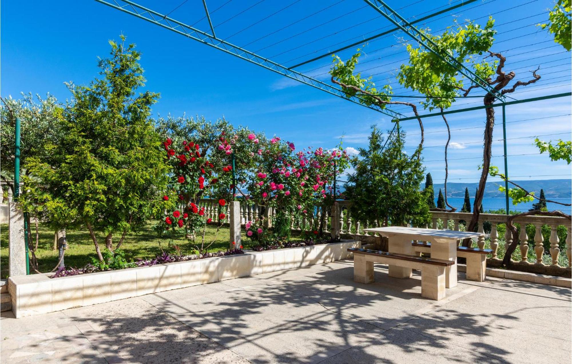 1 Bedroom Beautiful Apartment In Duće Exterior foto